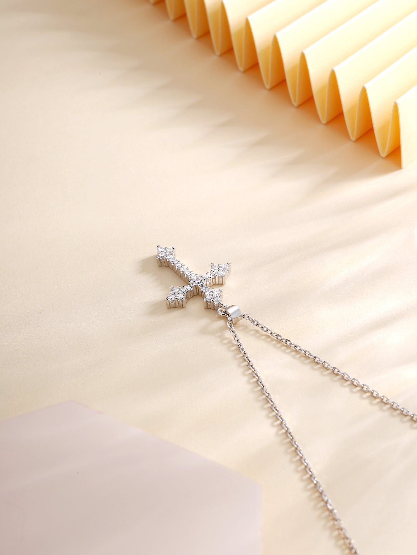 YNM021#Collar de plata 925 con diamantes y destellos de circonitas y cruz de estrellas