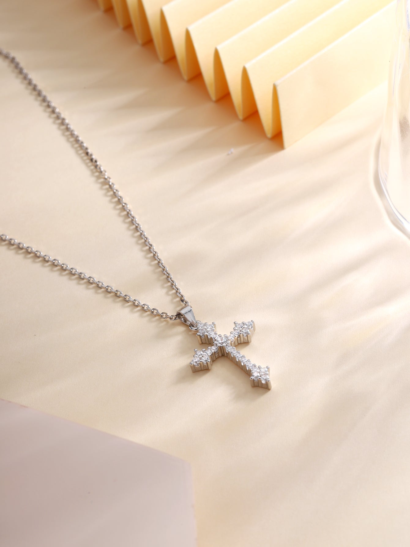 YNM021#Collar de plata 925 con diamantes y destellos de circonitas y cruz de estrellas