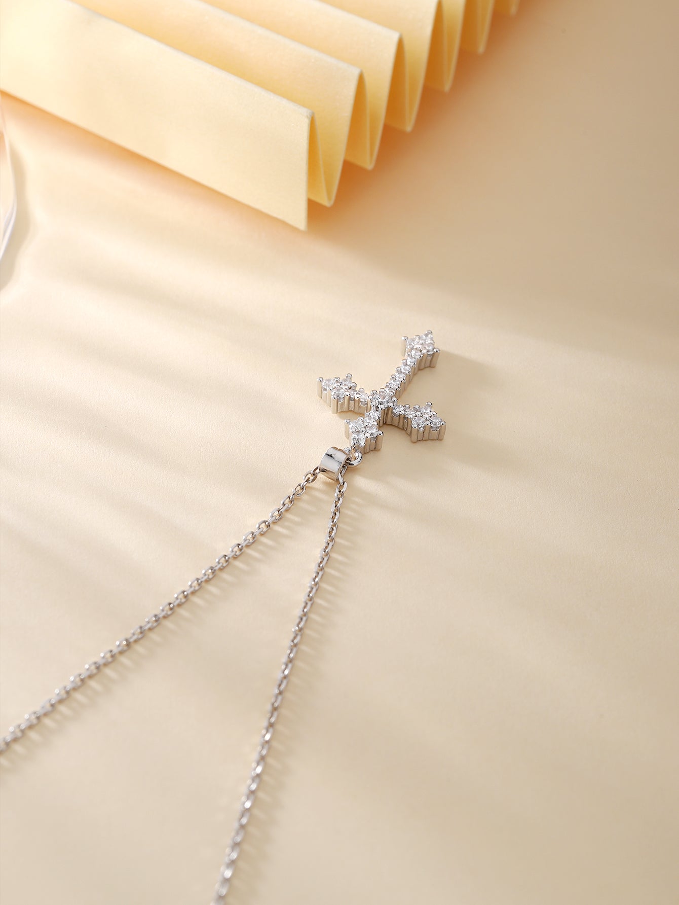 YNM021#Collar de plata 925 con diamantes y destellos de circonitas y cruz de estrellas