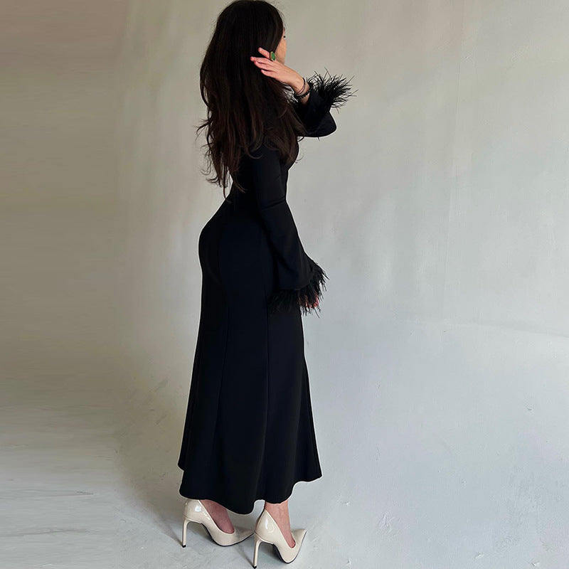 MS414#Vestido largo con bolsillos y puños de plumas en la cadera