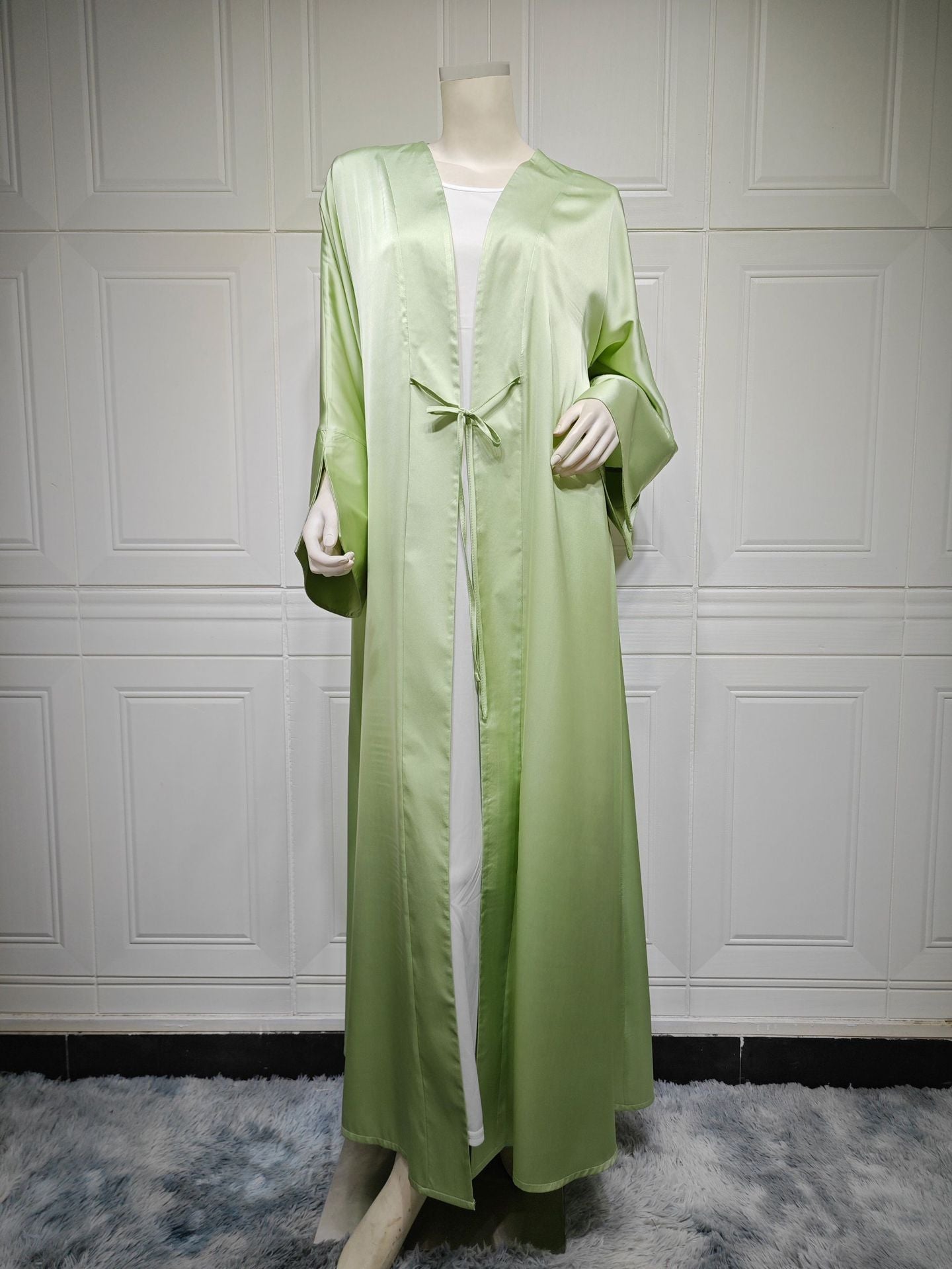 MS566# Túnica musulmana de moda, vestido suave de satén, prenda exterior abierta por delante, túnica abaya de color sólido