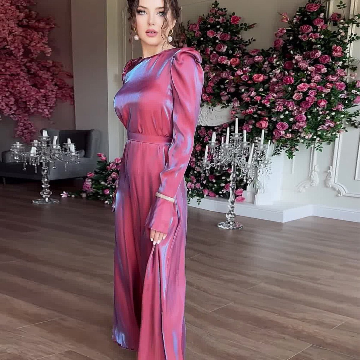 MS439#Vestido con mangas acampanadas y cremallera en satén de cristal de color liso con destellos