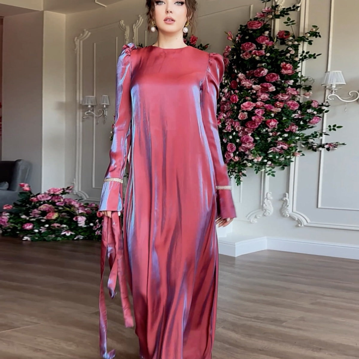 MS439#Vestido con mangas acampanadas y cremallera en satén de cristal de color liso con destellos