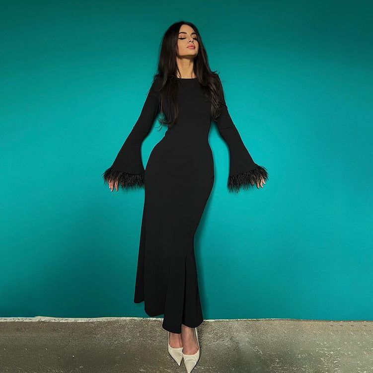 MS414#Vestido largo con bolsillos y puños de plumas en la cadera
